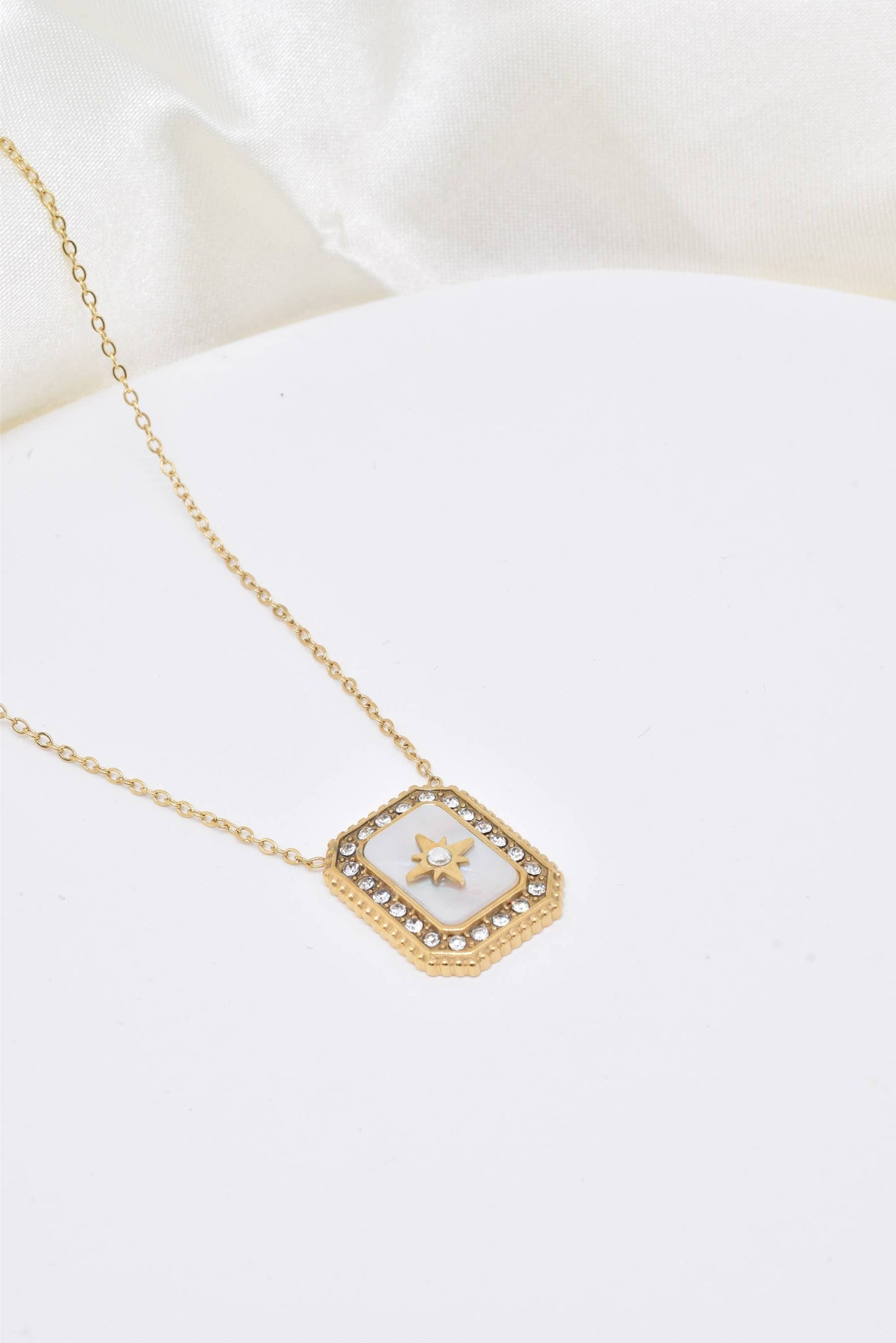 Collier Étoile du Nord Nacrée - Bijou d'intention Aurora