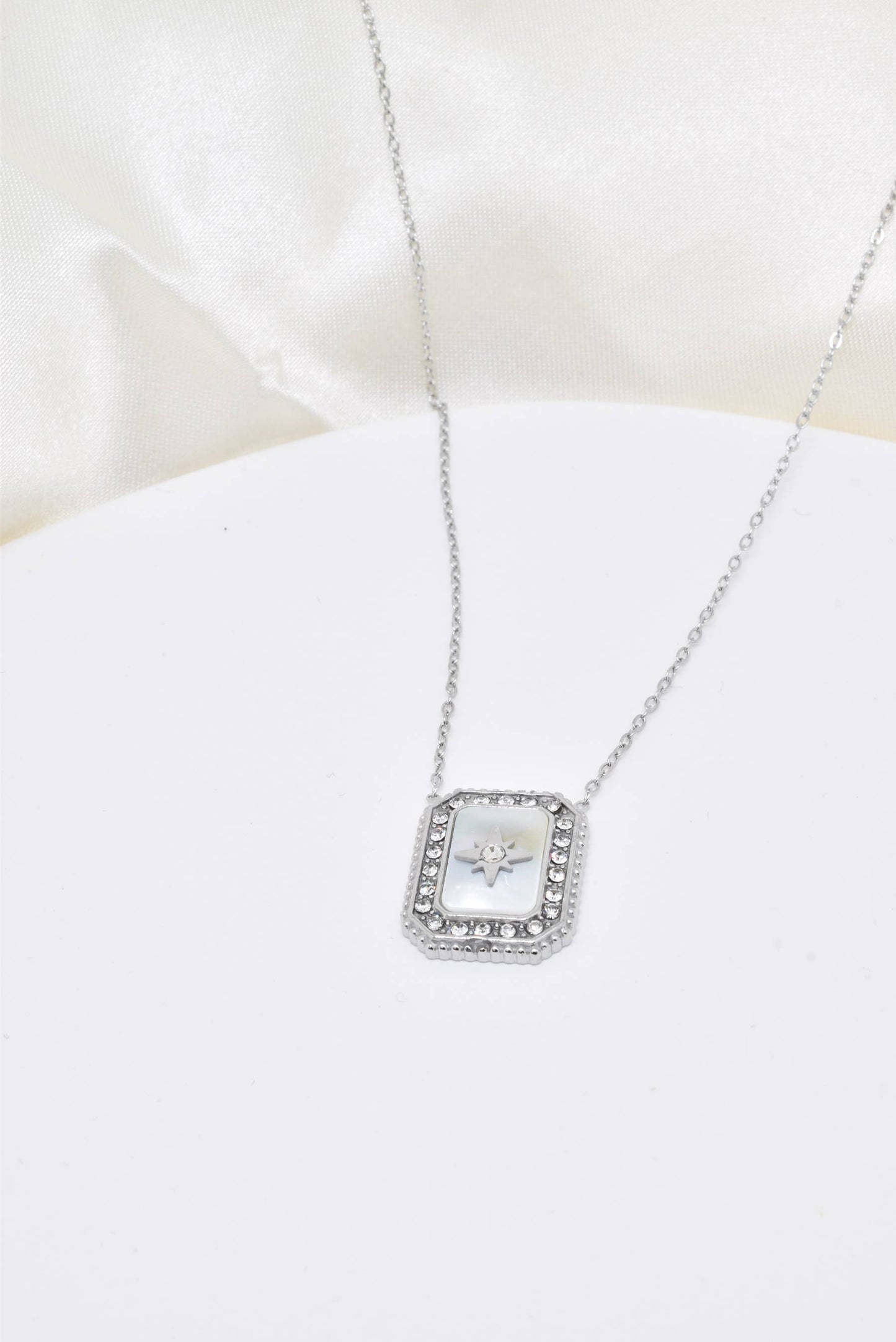 Collier Étoile du Nord Nacrée - Bijou d'intention Aurora